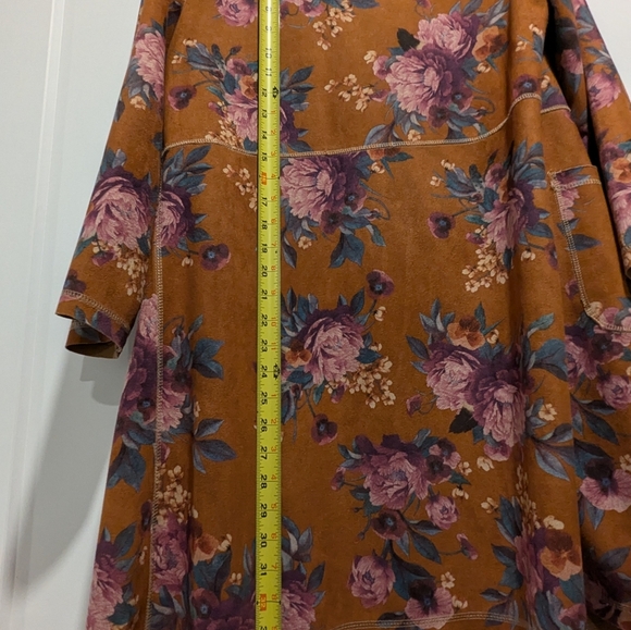 Solitaire Floral Velvet-feel Cardigan - Picture 10 of 11